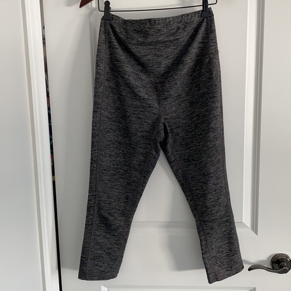 MATERNITY โข OLD NAVY โข Compression Leggings, Crops - 2 pack - Picture 5 of 13